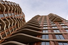 modern-architecture-london-curved-building_RMP4586