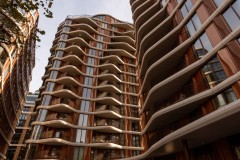 modern-architecture-london-curved-building_RMP4591