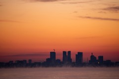 Udune talvine meri ja Tallinna siluett Piritalt